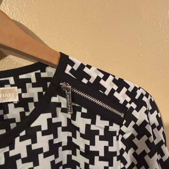 Michael kors Black and White Women's Top size 4 medium - Picture 5 of 7